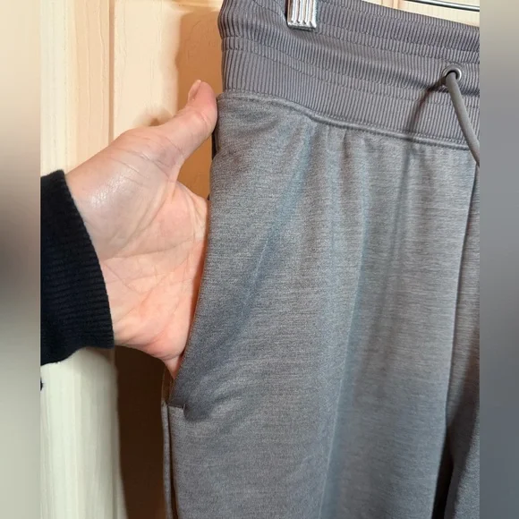 Nike Therma-Fit Fleece Lined Gray Joggers Woman’s Size Small - Picture 4 of 8